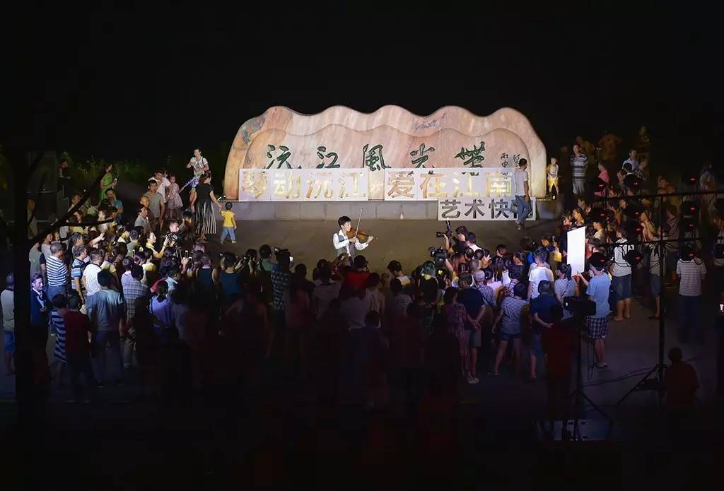 耳朵會(huì)懷孕，與藝術(shù)快閃的完美場遇